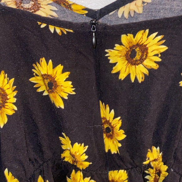 🌻Sunflower Romper🌻 - Picture 4 of 5